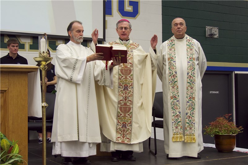Bishop Fabbro celebrating mass